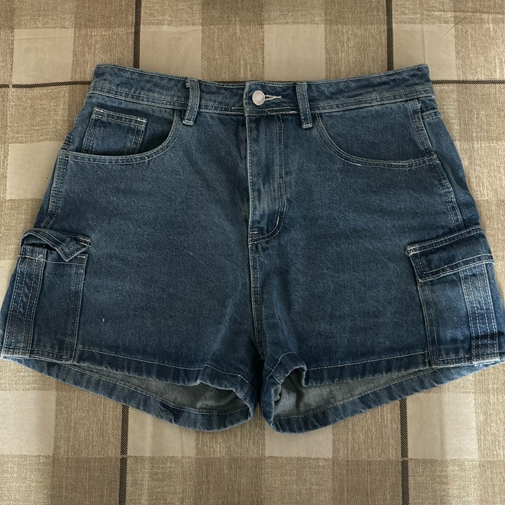 Super high rise, cargo baggy jean shorts